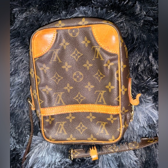 Louis Vuitton Danube Monogram Canvas MM Handbag - Picture 3 of 11